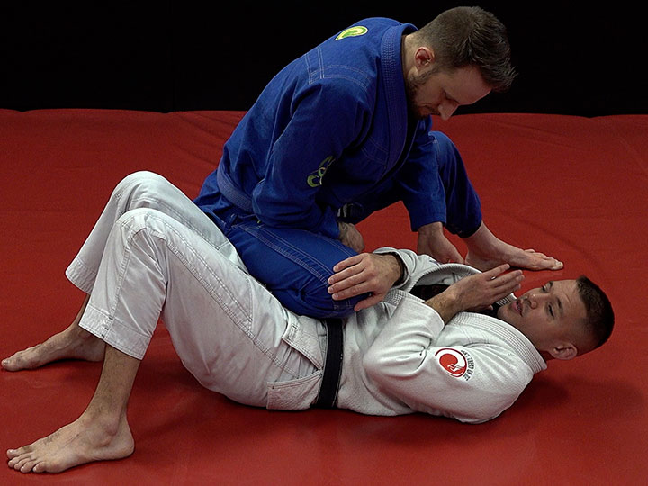 21 – Knee On Stomach Defense